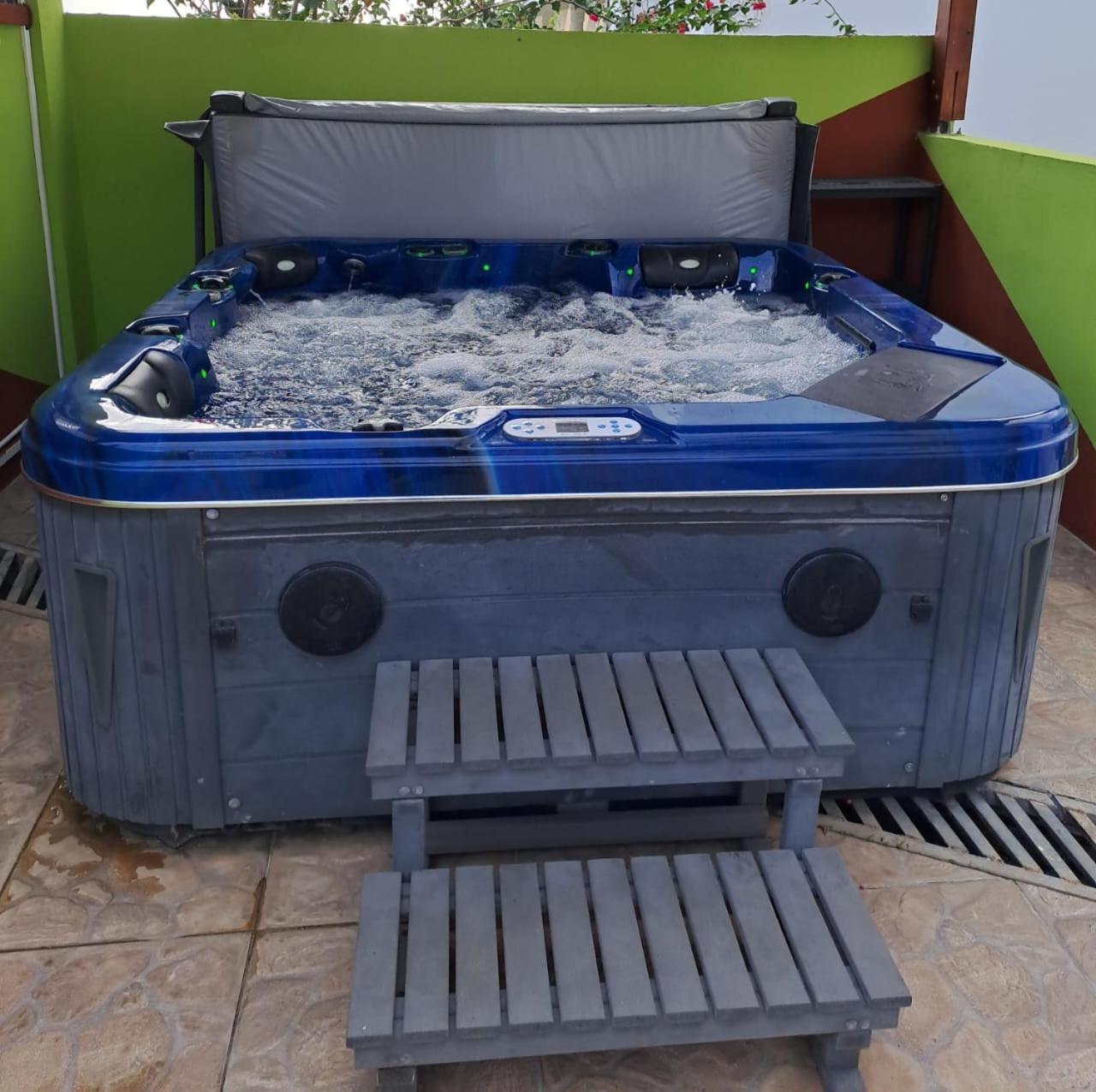 La Casa Binecha Avec Jacuzzi Villa Baillif Bagian luar foto