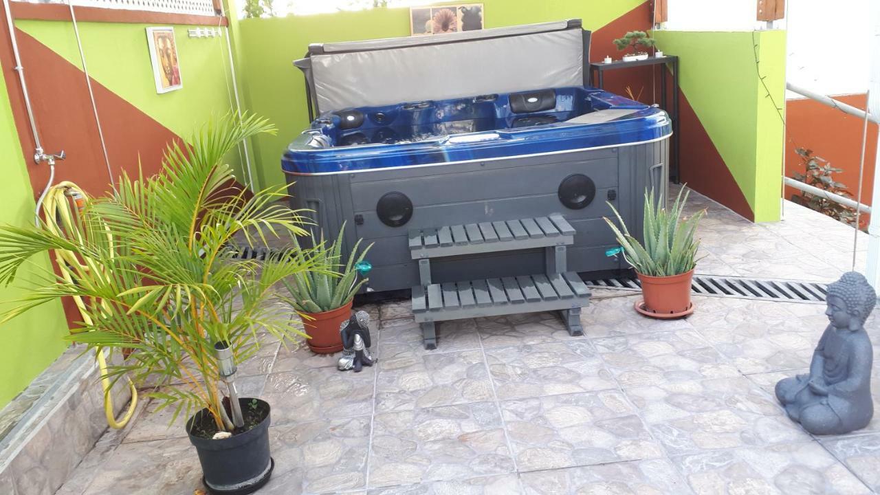 La Casa Binecha Avec Jacuzzi Villa Baillif Bagian luar foto
